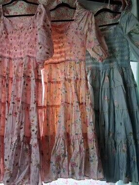 Ivy City Co Pastel Floral Roslyn (Middle Dress)